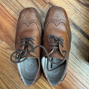 Kids brown lace-up wing-tip dress shoes